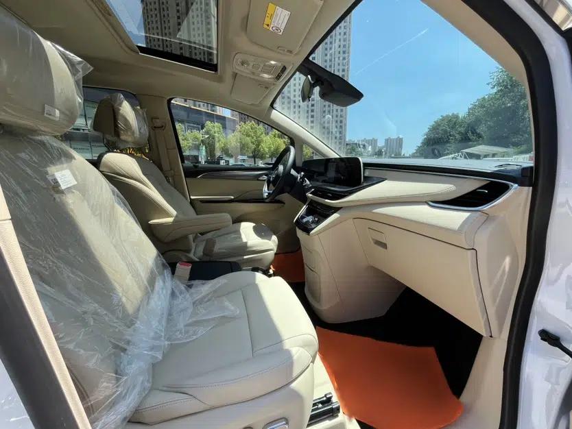 Buick GL8 New Energy 2025 Lu Shang Smart Enjoyment Edition 7-Seater — миниатюра 36