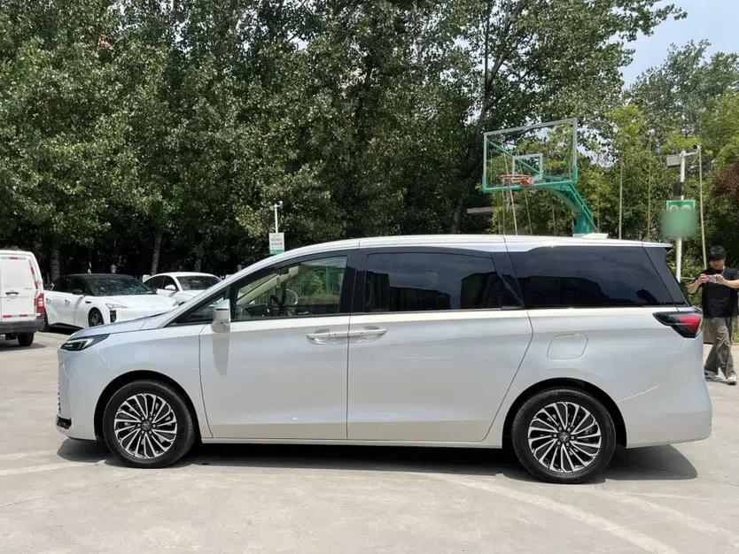 Buick GL8 New Energy 2025 Lu Shang Luxury Edition 7-Seater — миниатюра 16