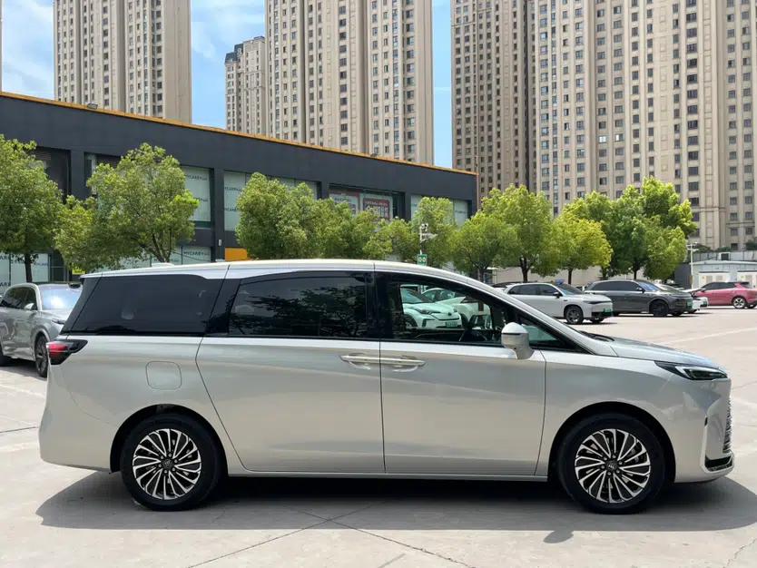Buick GL8 New Energy 2025 Lu Shang Luxury Edition 7-Seater — миниатюра 18