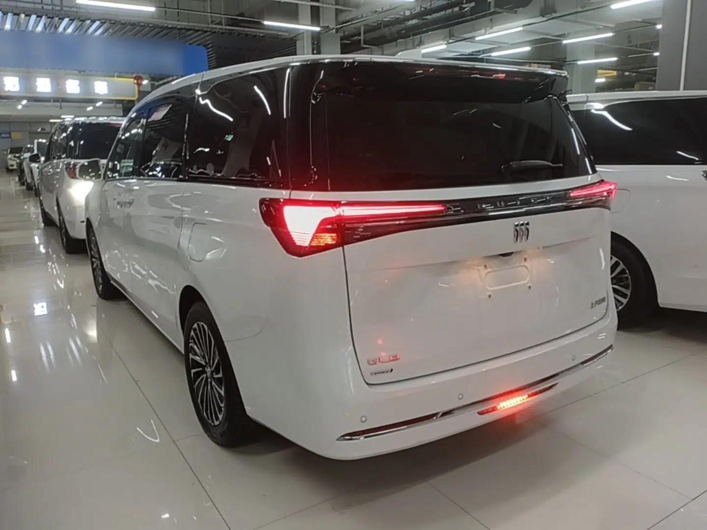 Buick GL8 New Energy 2025 Lu Shang Luxury Edition 7-Seater — миниатюра 4