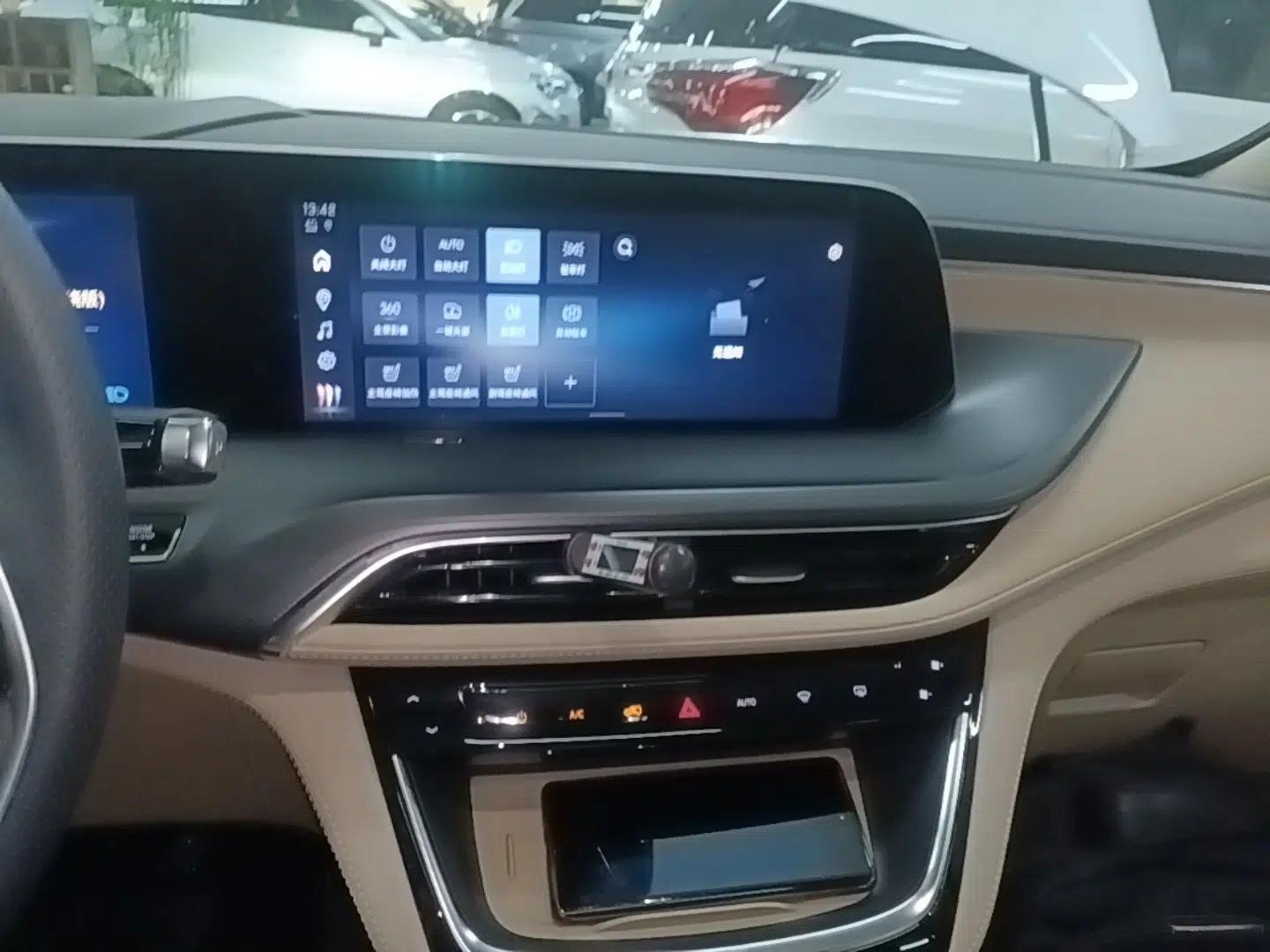 Buick GL8 New Energy 2025 Lu Shang Luxury Edition 7-Seater — миниатюра 15