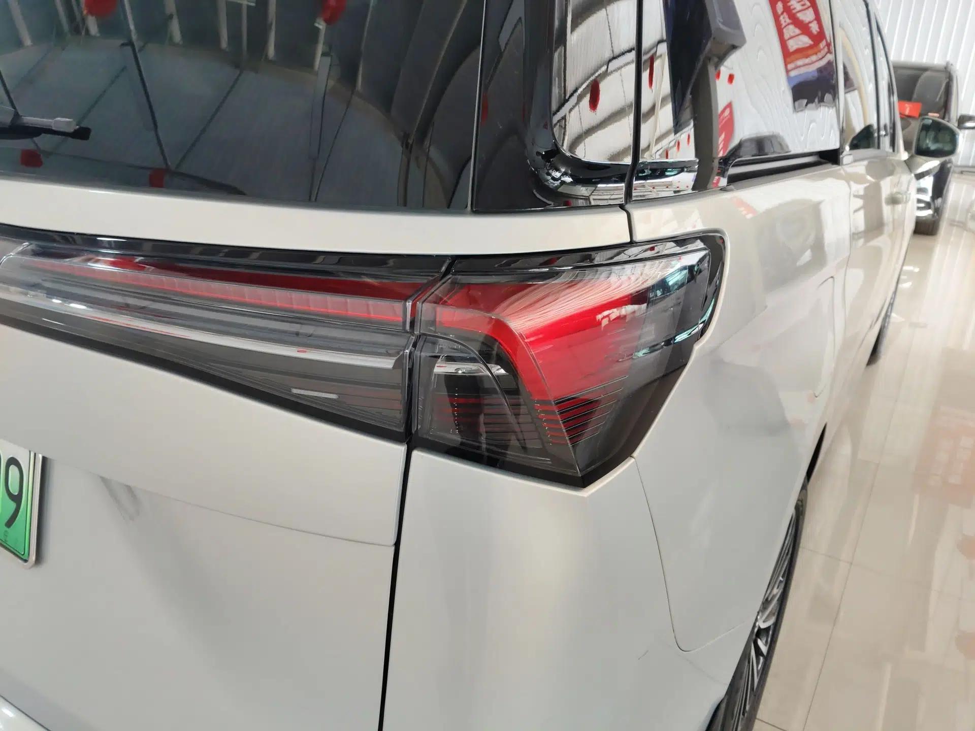 Buick GL8 New Energy 2025 Lu Shang Luxury Edition 7-Seater — миниатюра 9