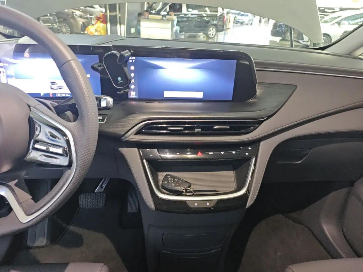 Buick GL8 New Energy 2025 Lu Shang Smart Enjoyment Edition 7-Seater — миниатюра 15