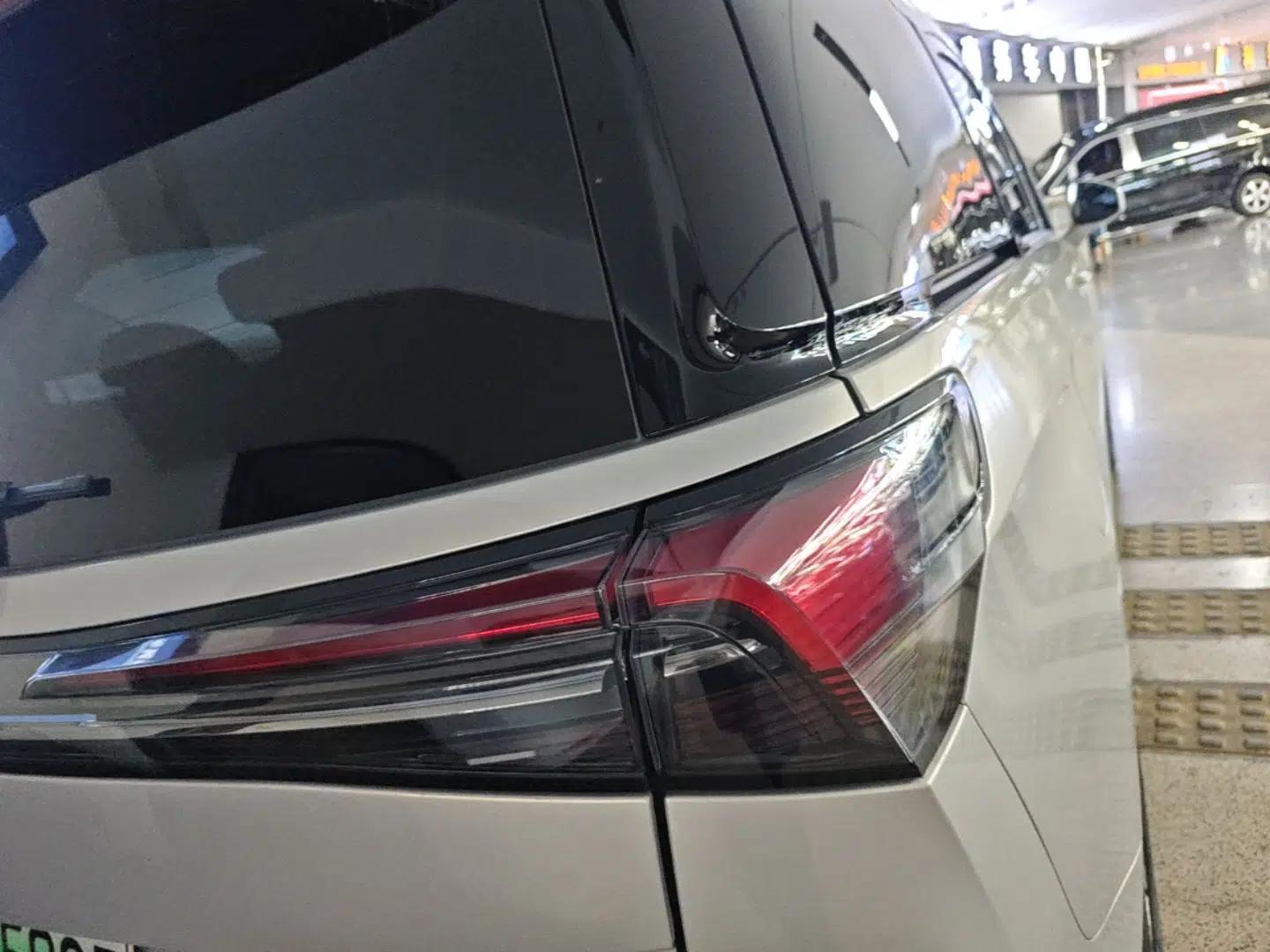 Buick GL8 New Energy 2025 Lu Shang Smart Enjoyment Edition 7-Seater — миниатюра 9