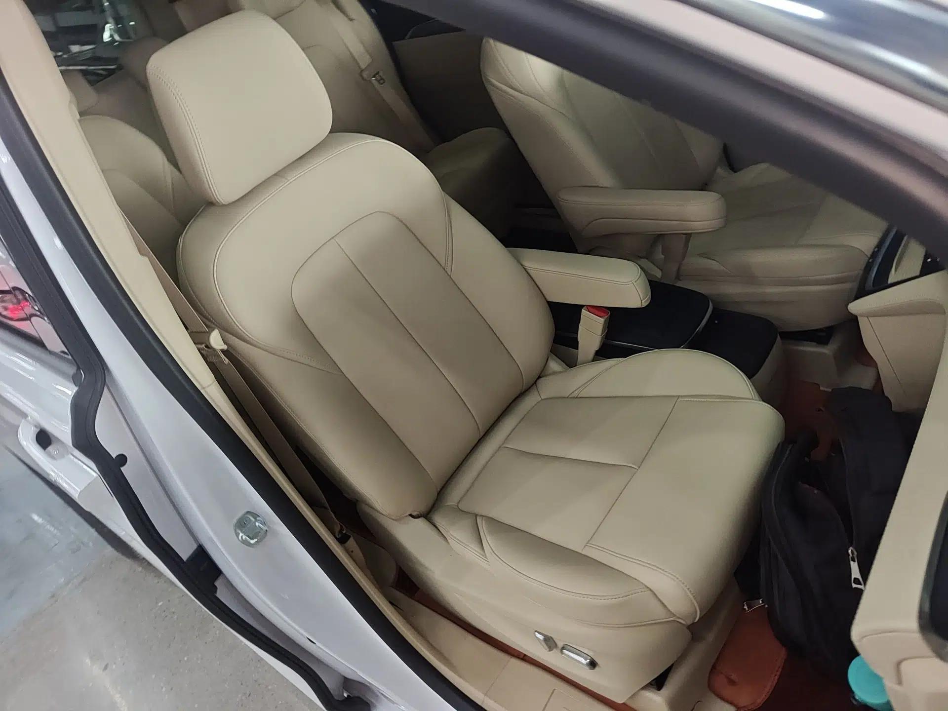 Buick GL8 New Energy 2025 Lu Shang Smart Enjoyment Edition 7-Seater — миниатюра 19