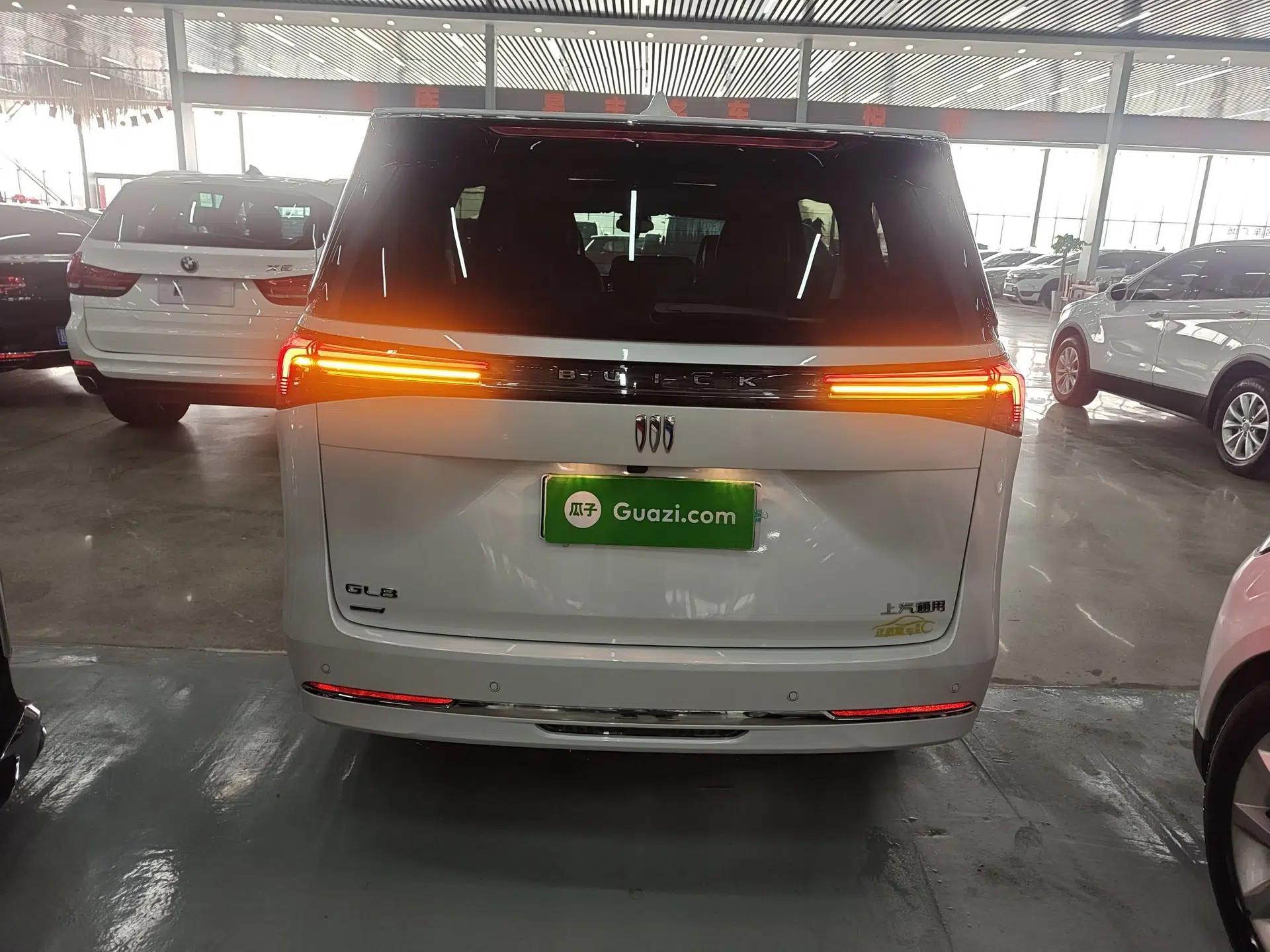 Buick GL8 New Energy 2025 Lu Shang Smart Enjoyment Edition 7-Seater — миниатюра 3