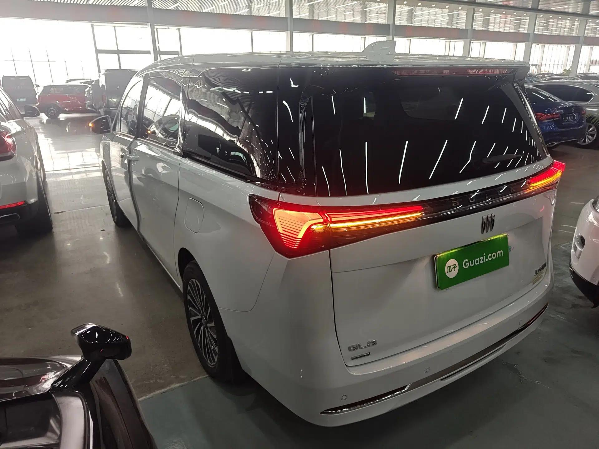 Buick GL8 New Energy 2025 Lu Shang Smart Enjoyment Edition 7-Seater — миниатюра 8