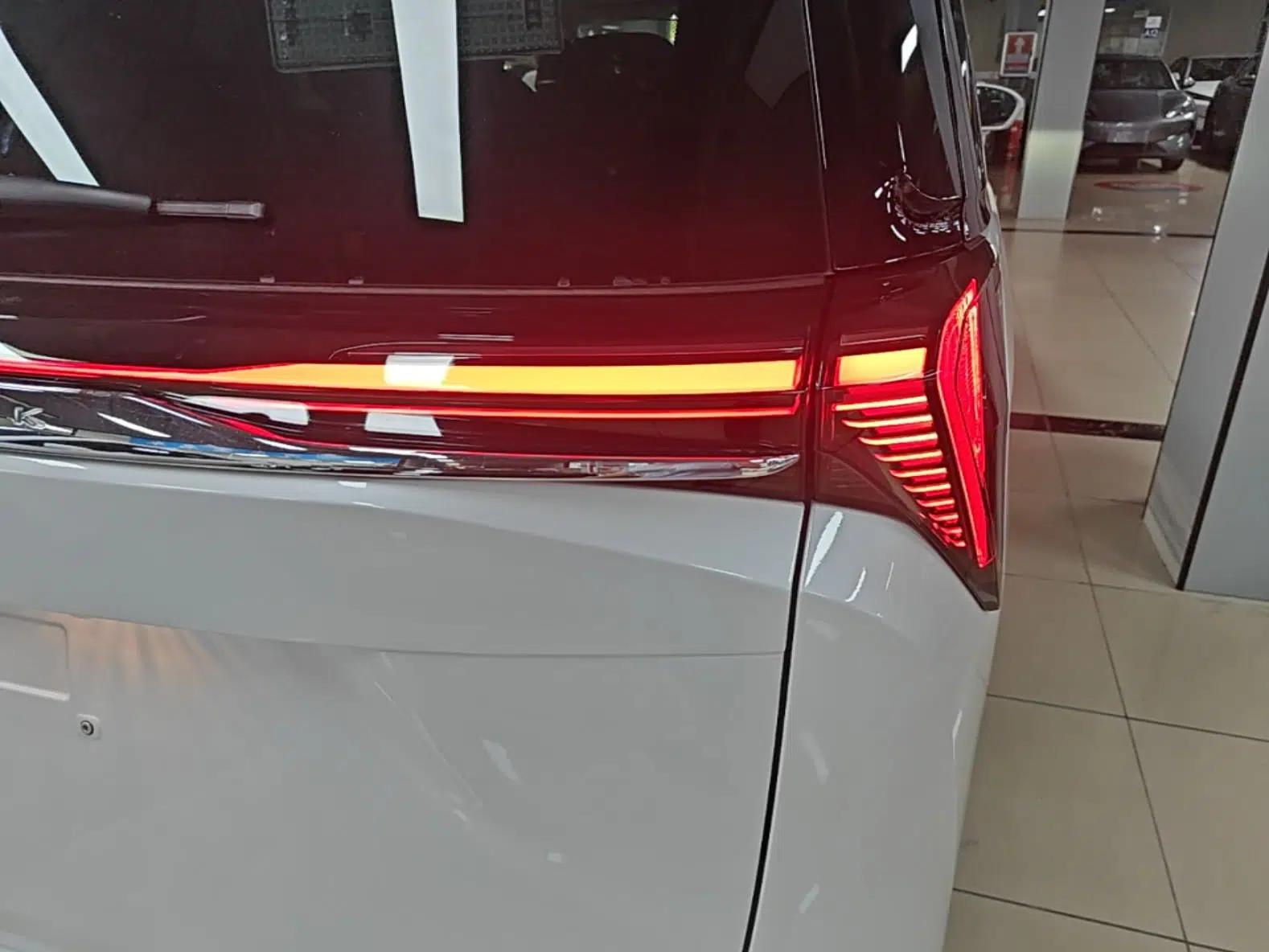 Buick GL8 New Energy 2026 Model Lu Zun Smart Enjoyment Edition — миниатюра 9