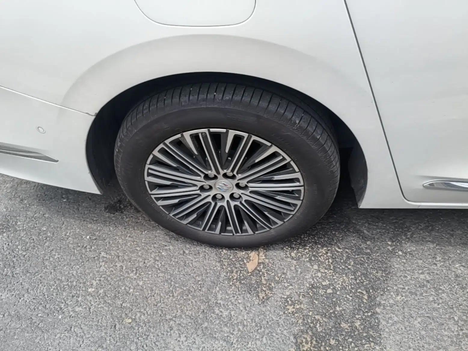 Buick GL8 New Energy 2024 Lu Zun Luxury Edition 6-Seater — миниатюра 11