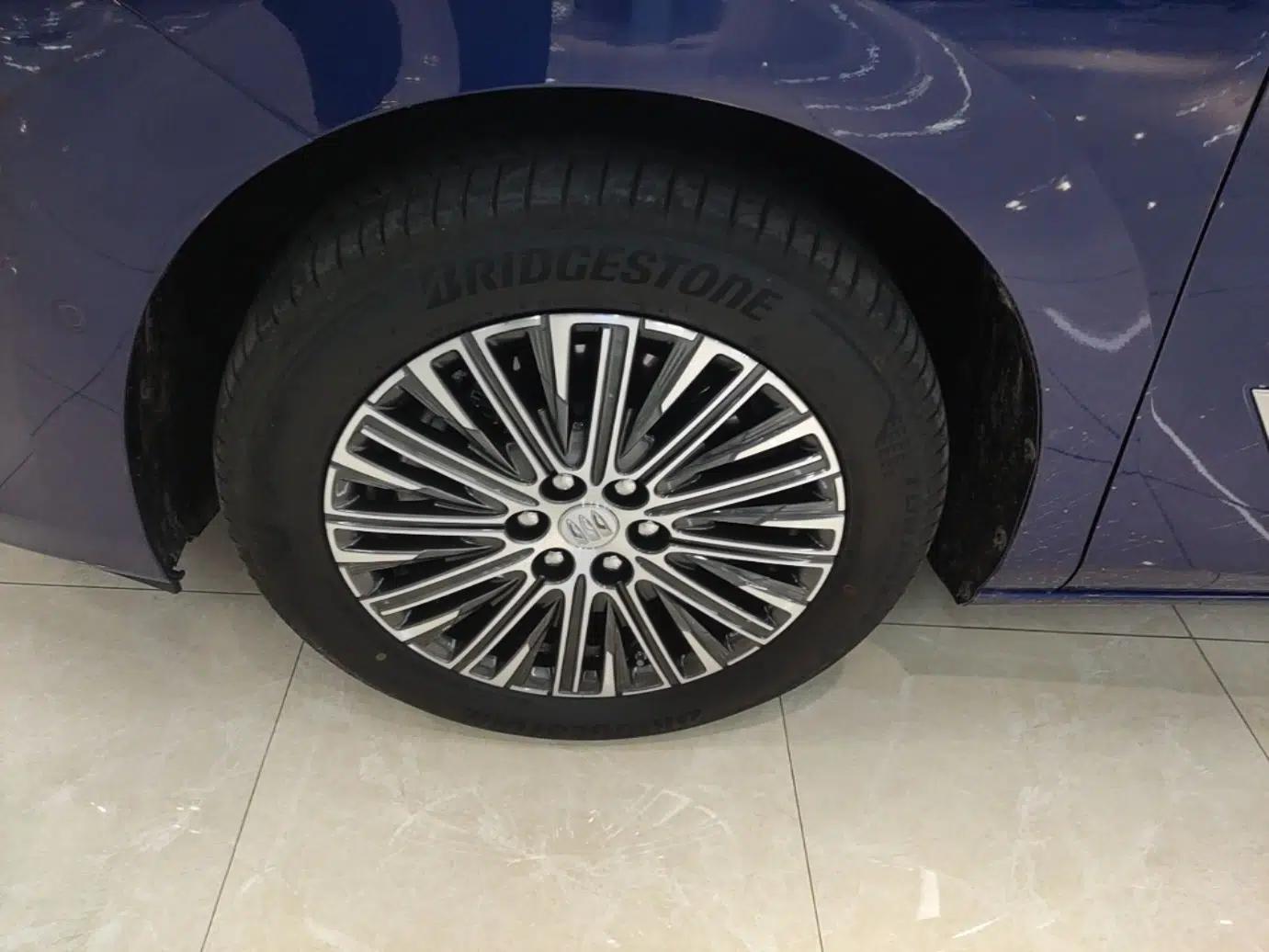 Buick GL8 New Energy 2024 Lu Zun Luxury Edition 6-Seater — миниатюра 10