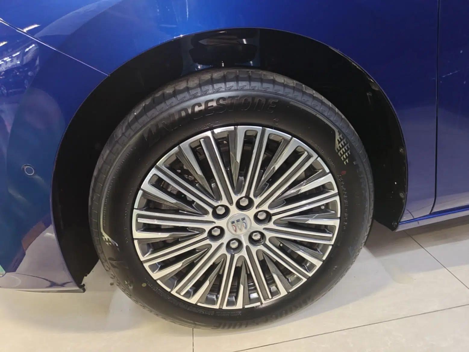 Buick GL8 New Energy 2024 Lu Zun Luxury Edition 7-Seater — миниатюра 10