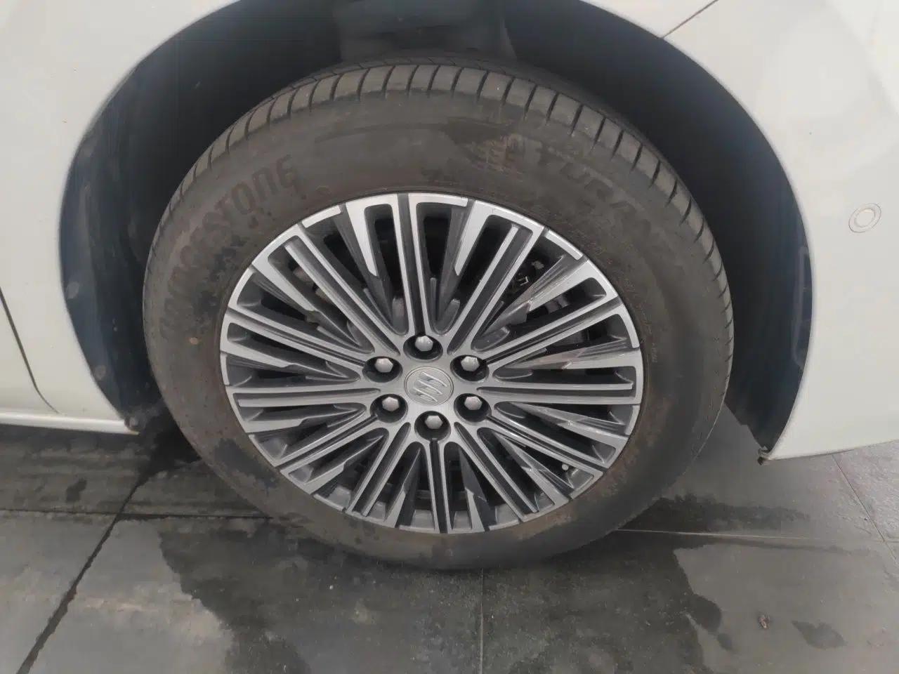 Buick GL8 New Energy 2024 Lu Zun Luxury Edition 7-Seater — миниатюра 8