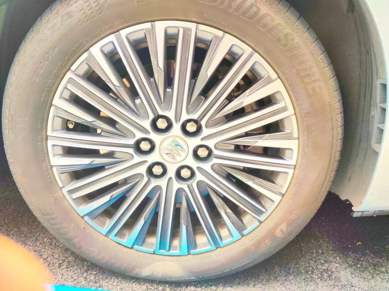 Buick GL8 New Energy 2024 Lu Zun Deluxe Edition 7-Seater — миниатюра 8