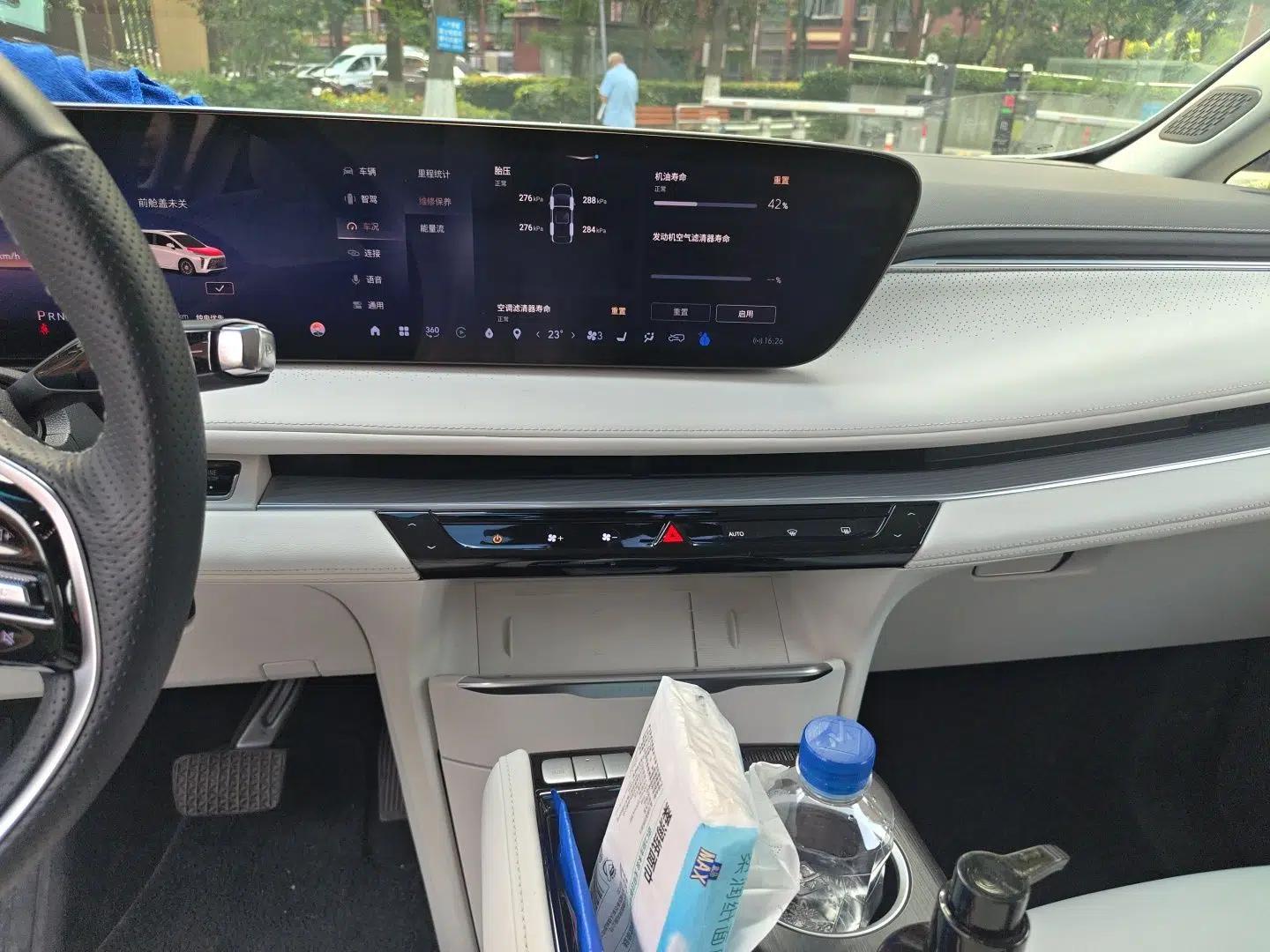 Buick GL8 New Energy 2024 Lu Zun Deluxe Edition 7-Seater — миниатюра 13