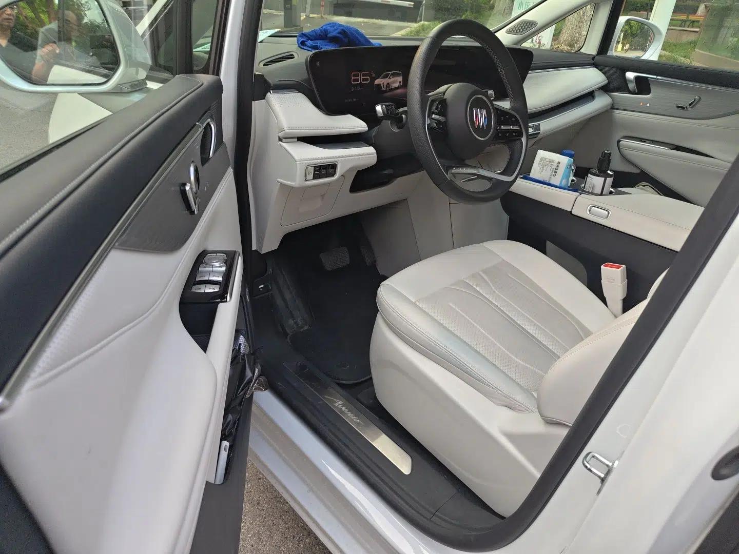 Buick GL8 New Energy 2024 Lu Zun Deluxe Edition 7-Seater — миниатюра 16