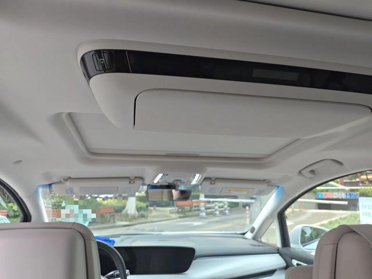 Buick GL8 New Energy 2024 Lu Zun Deluxe Edition 7-Seater — миниатюра 18