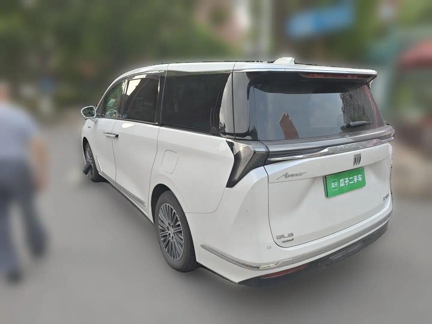 Buick GL8 New Energy 2024 Lu Zun Deluxe Edition 7-Seater — миниатюра 4