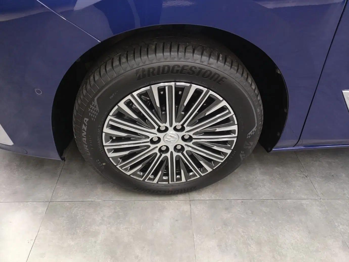 Buick GL8 New Energy 2024 Lu Zun Luxury Edition 6-Seater — миниатюра 10