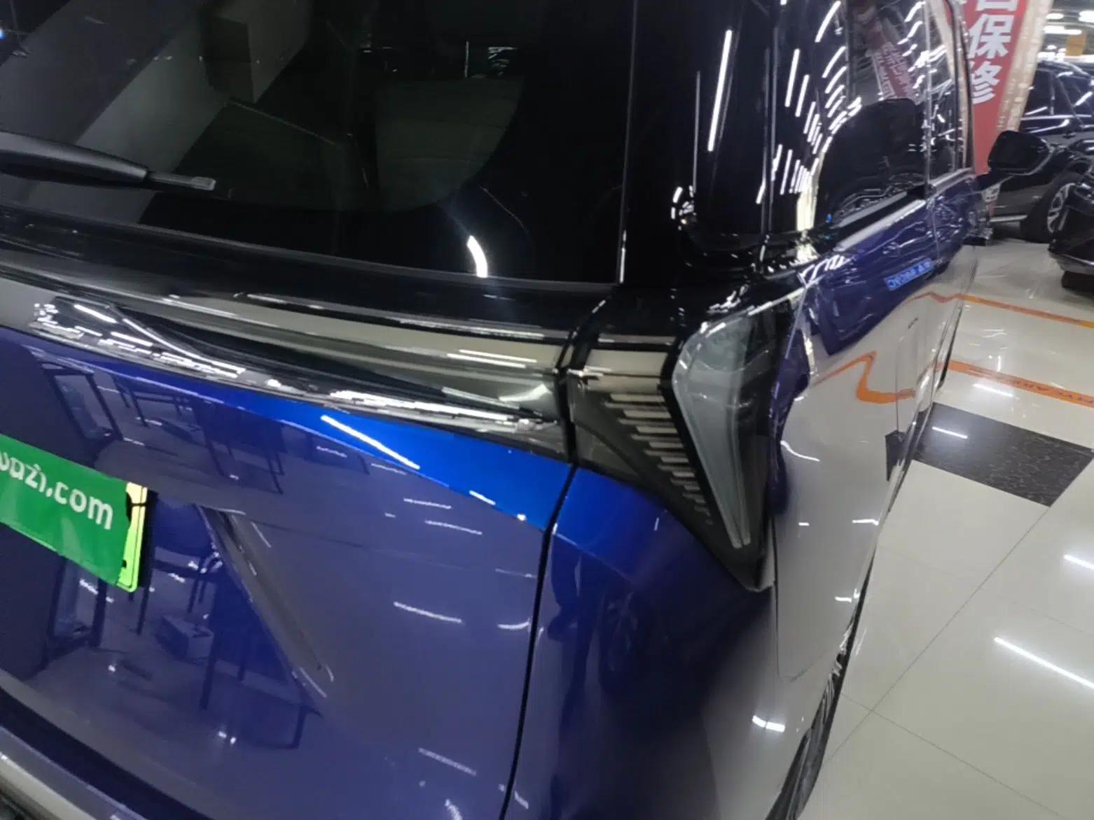 Buick GL8 New Energy 2024 Lu Zun Luxury Edition 6-Seater — миниатюра 9