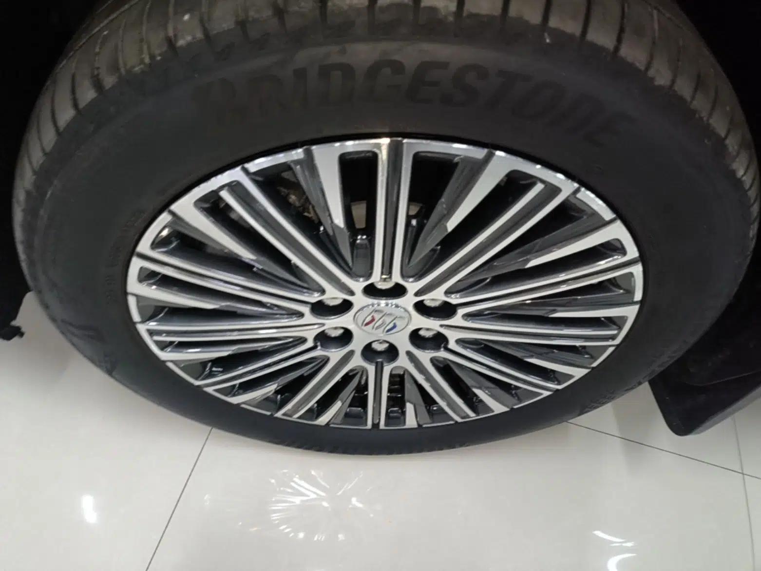 Buick GL8 New Energy 2024 Lu Zun Luxury Edition 6-Seater — миниатюра 10
