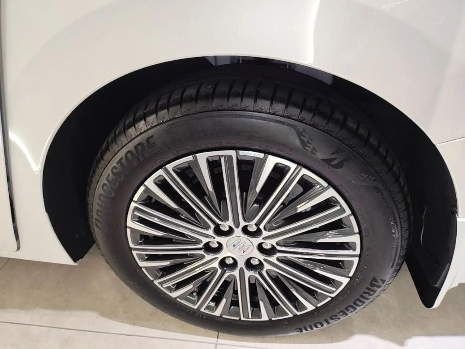 Buick GL8 New Energy 2024 Lu Zun Luxury Edition 7-Seater — миниатюра 16
