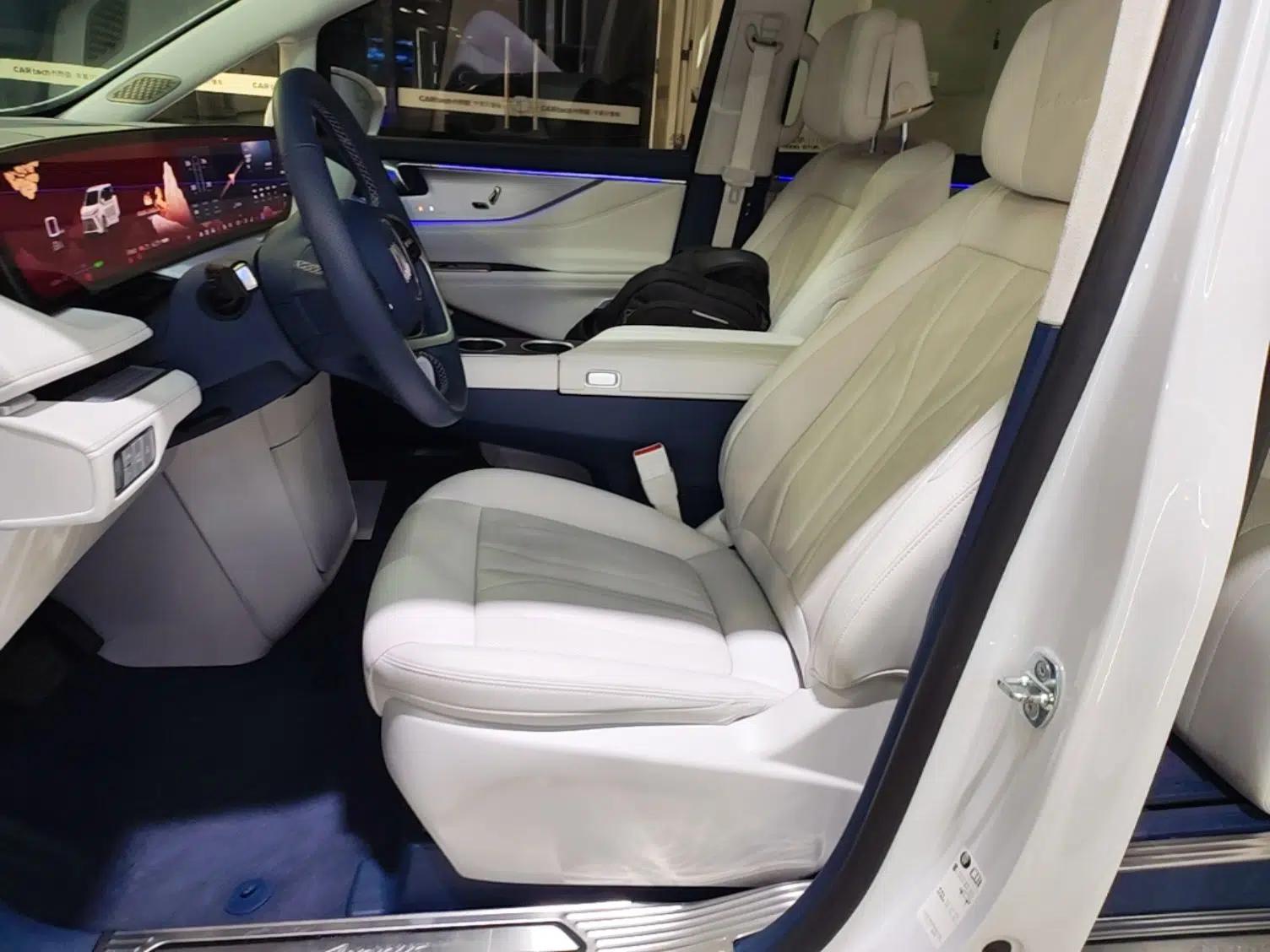 Buick GL8 New Energy 2024 Lu Zun Luxury Edition 7-Seater — миниатюра 22