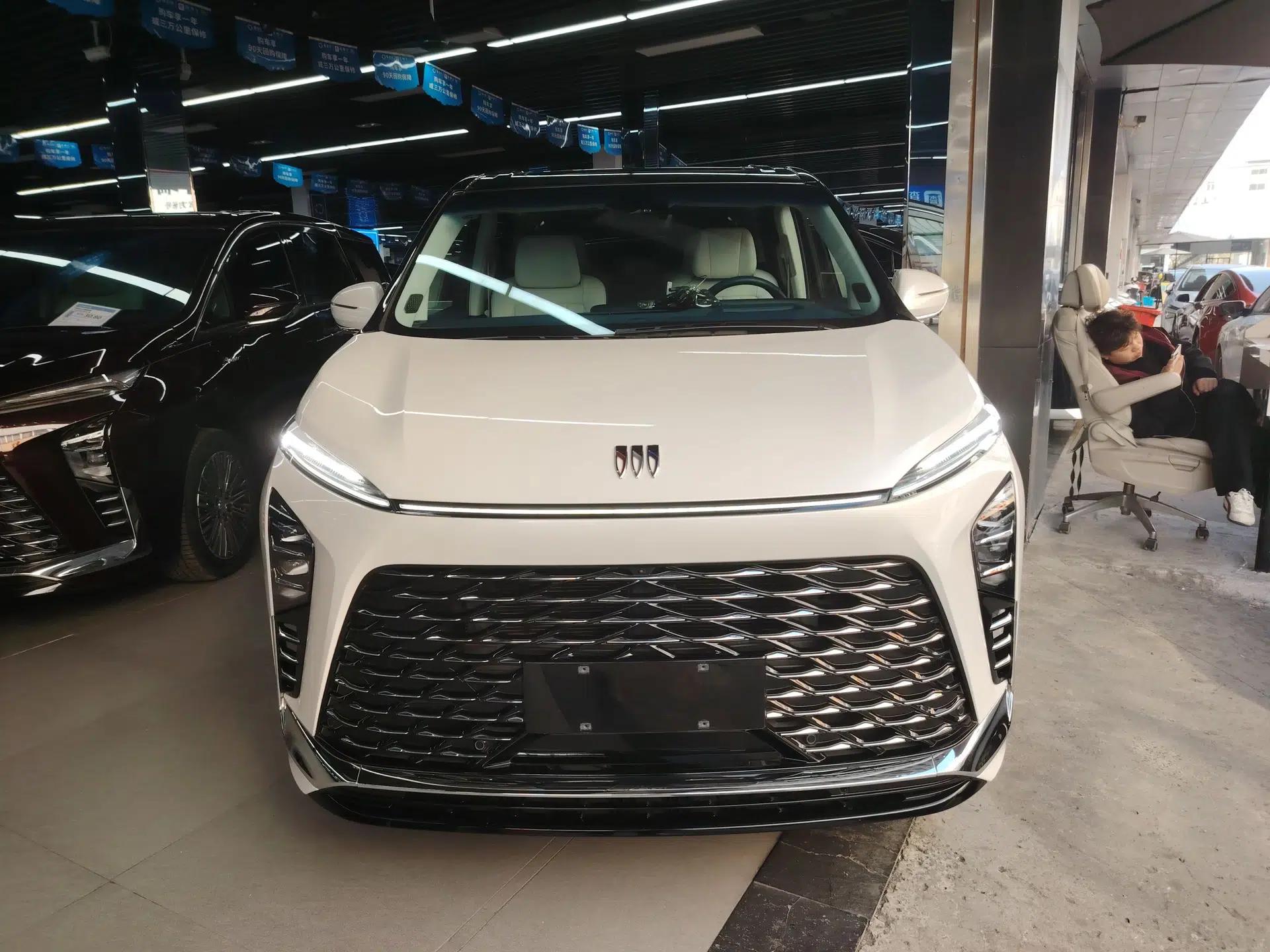 Buick GL8 New Energy 2024 Lu Zun Luxury Edition 7-Seater — миниатюра 2
