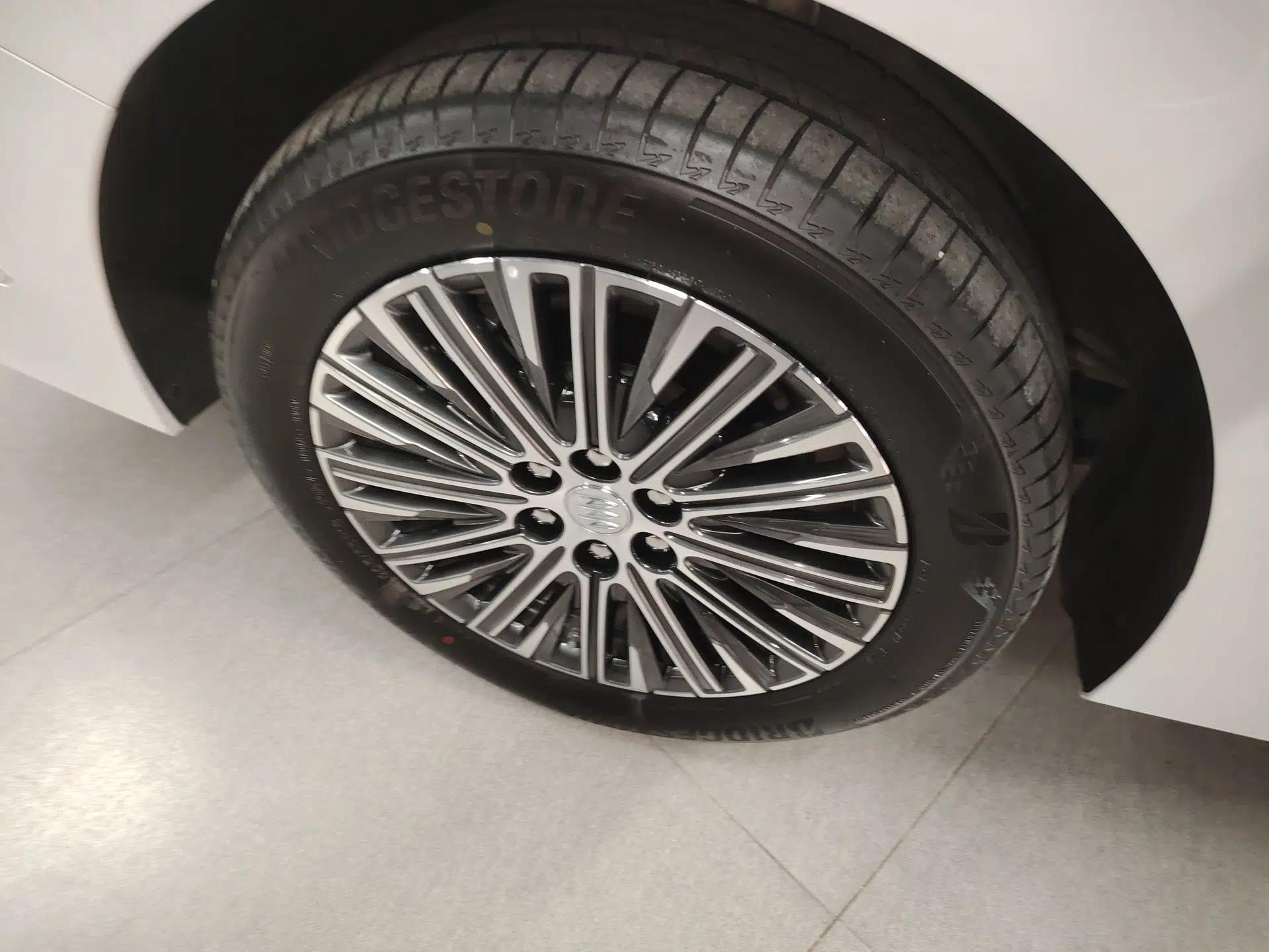 Buick GL8 New Energy 2024 Lu Zun Luxury Edition 7-Seater — миниатюра 11