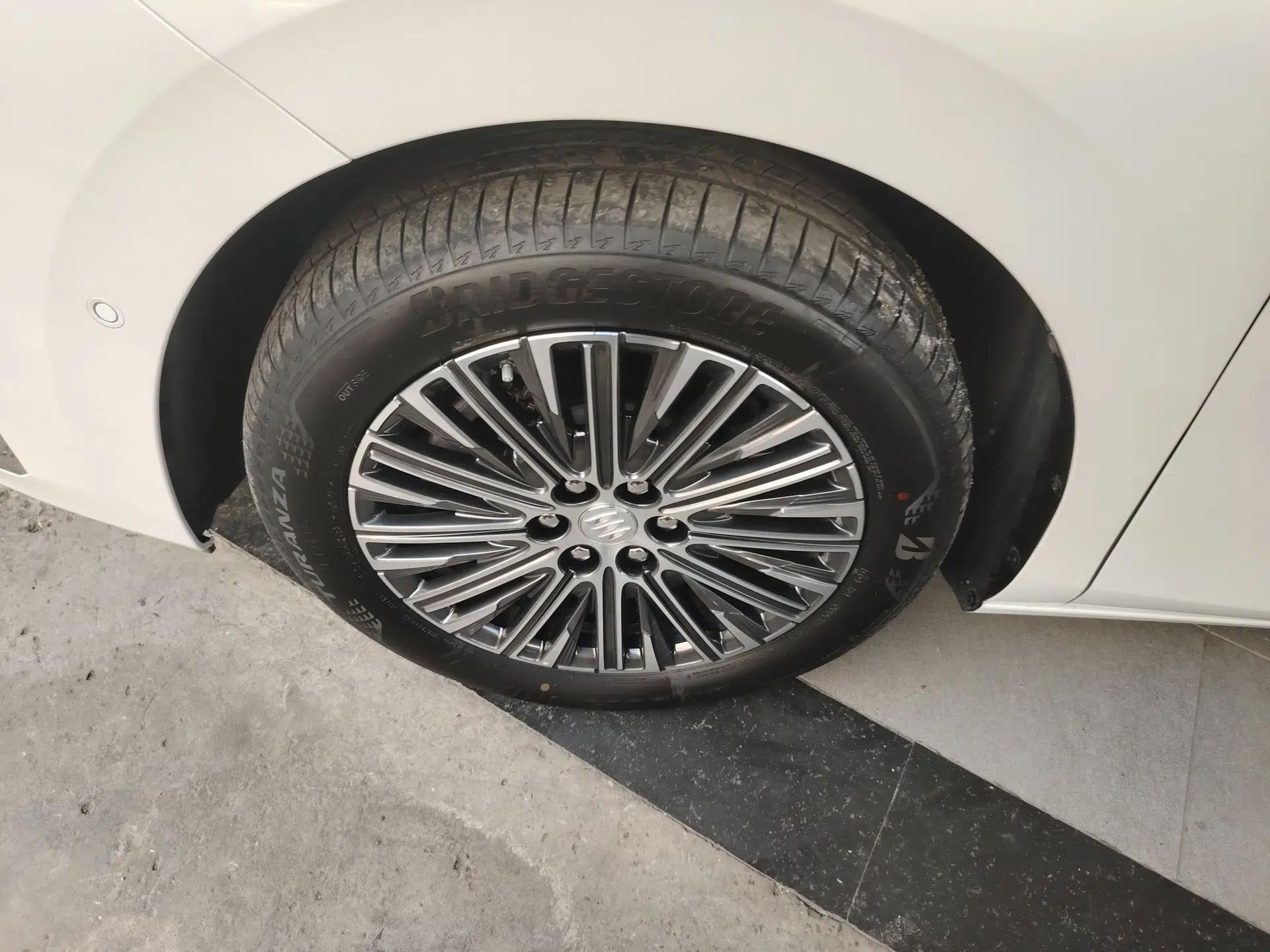 Buick GL8 New Energy 2024 Lu Zun Luxury Edition 7-Seater — миниатюра 10