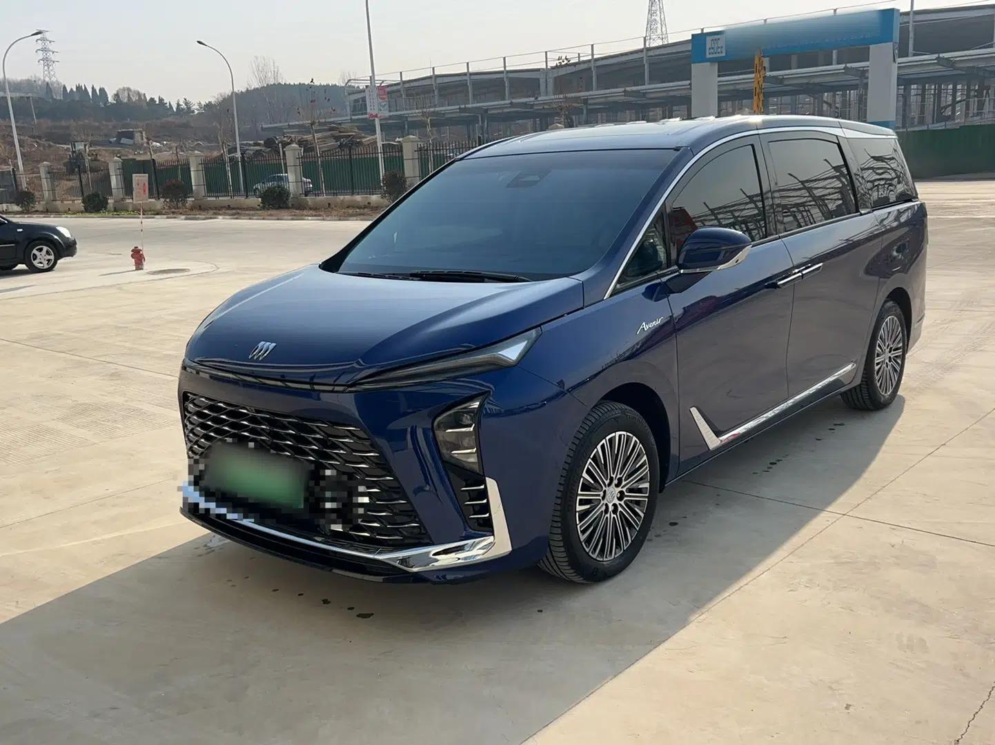 Buick GL8 New Energy 2024 Lu Zun Luxury Edition 7-Seater — миниатюра 1