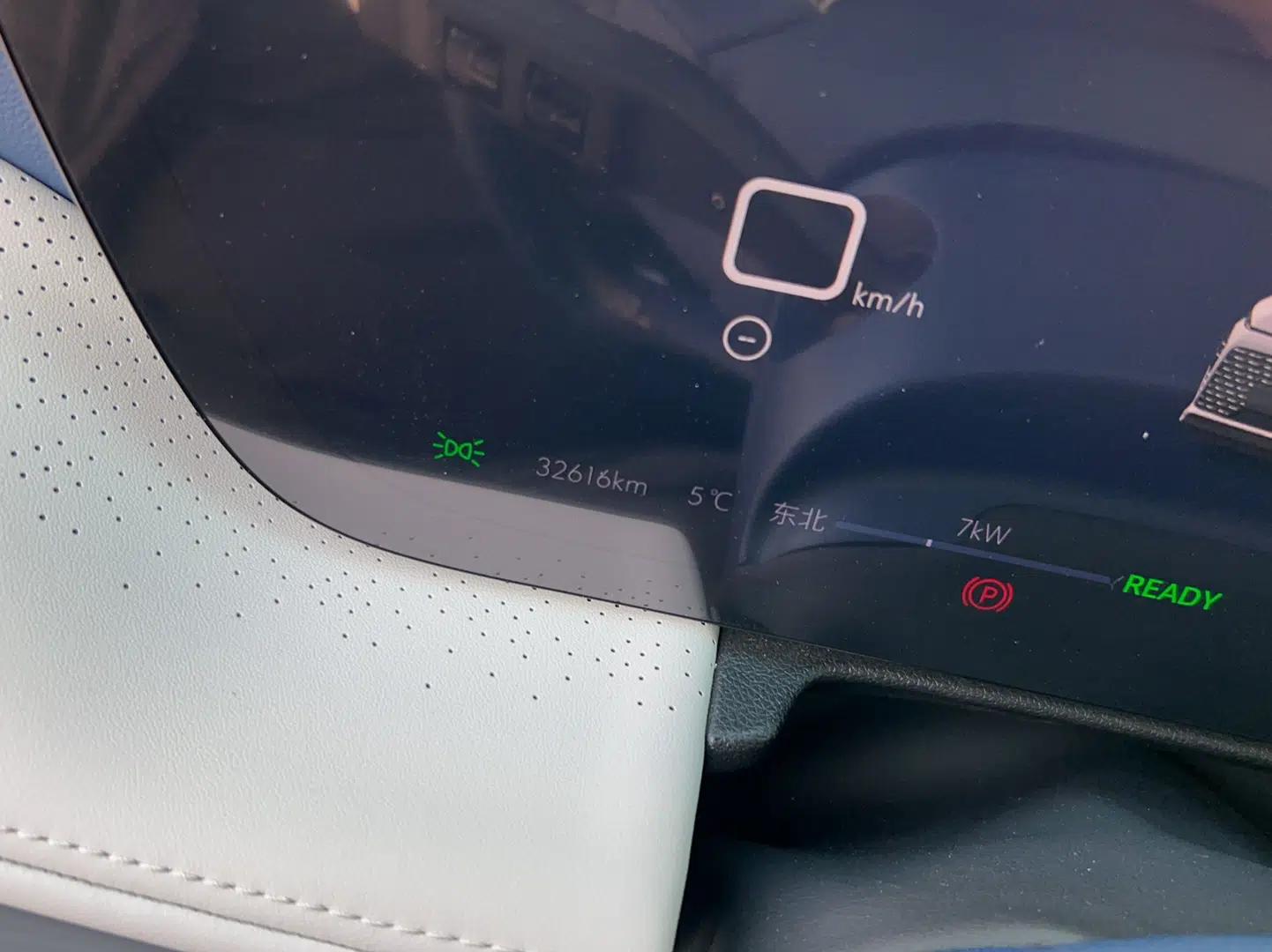 Buick GL8 New Energy 2024 Lu Zun Luxury Edition 7-Seater — миниатюра 7