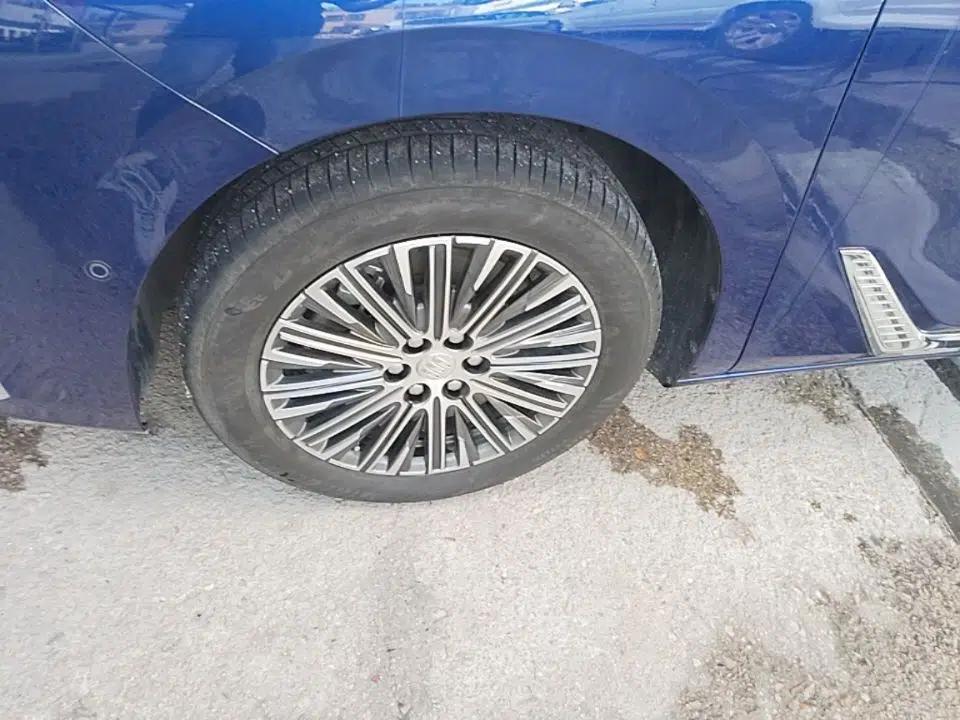 Buick GL8 New Energy 2024 Lu Zun Luxury Edition 6-Seater — миниатюра 10