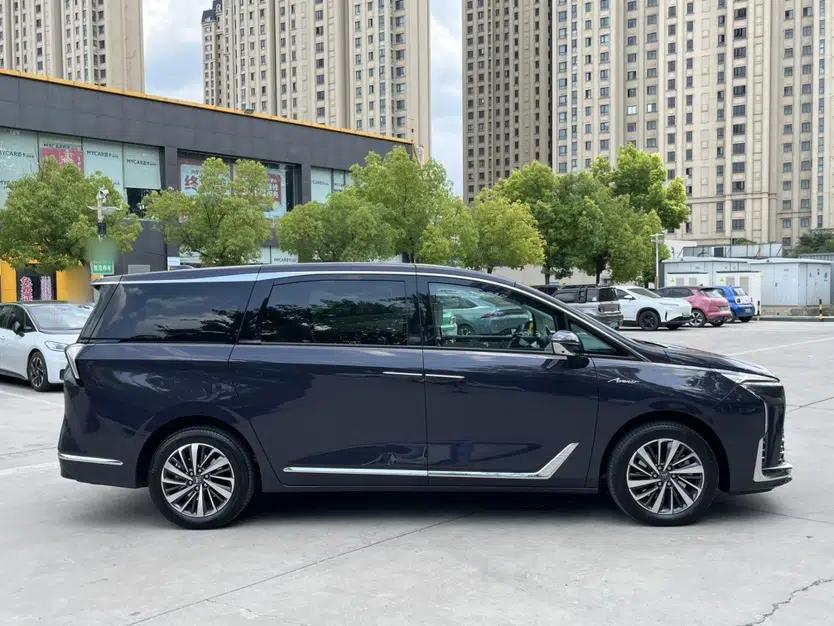 Buick GL8 New Energy 2026 Model Lu Zun Luxury Edition — миниатюра 15
