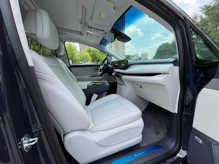 Buick GL8 New Energy 2026 Model Lu Zun Luxury Edition — миниатюра 44