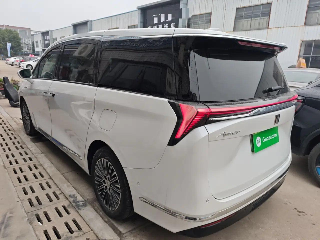 Buick GL8 New Energy 2024 Lu Zun Luxury Edition 7-Seater — миниатюра 8
