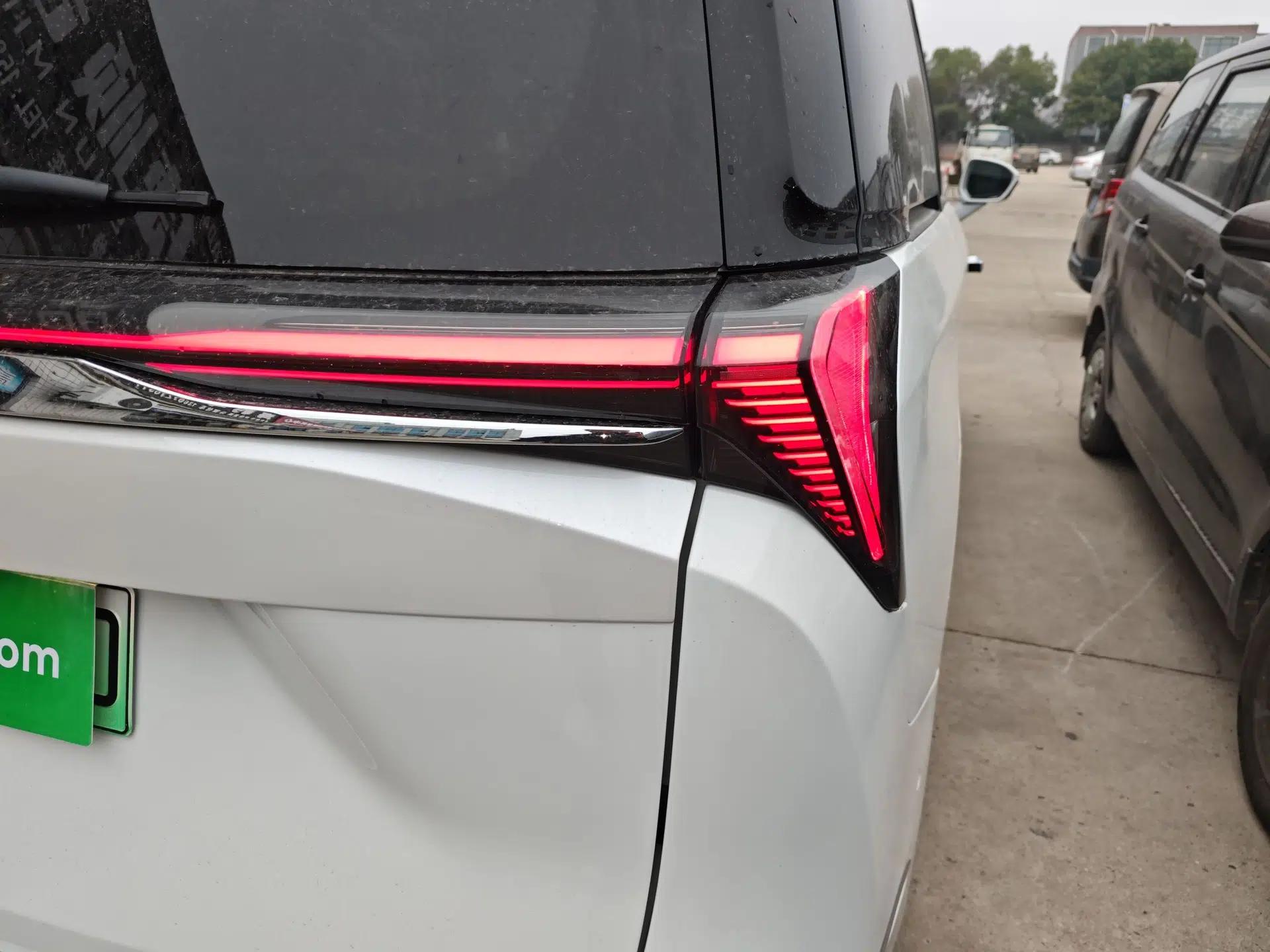 Buick GL8 New Energy 2024 Lu Zun Luxury Edition 7-Seater — миниатюра 9