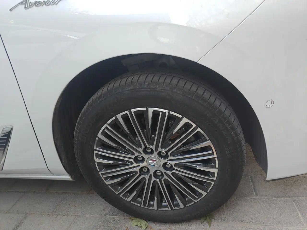 Buick GL8 New Energy 2024 Lu Zun Luxury Edition 7-Seater — миниатюра 8