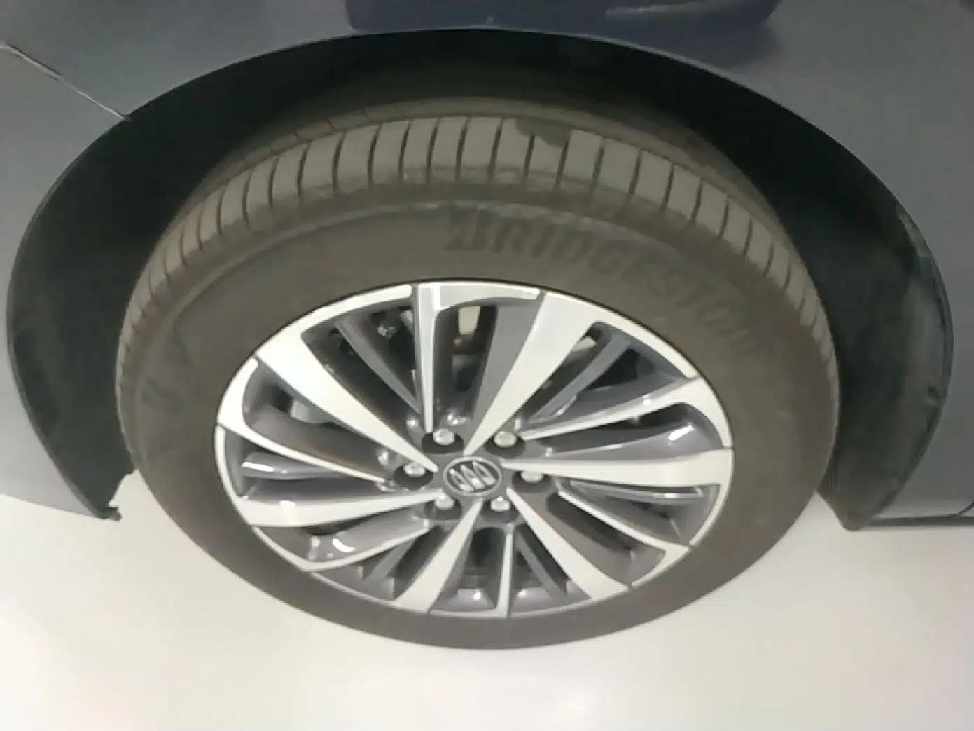Buick GL8 New Energy 2026 Model Lu Zun Luxury Edition — миниатюра 10