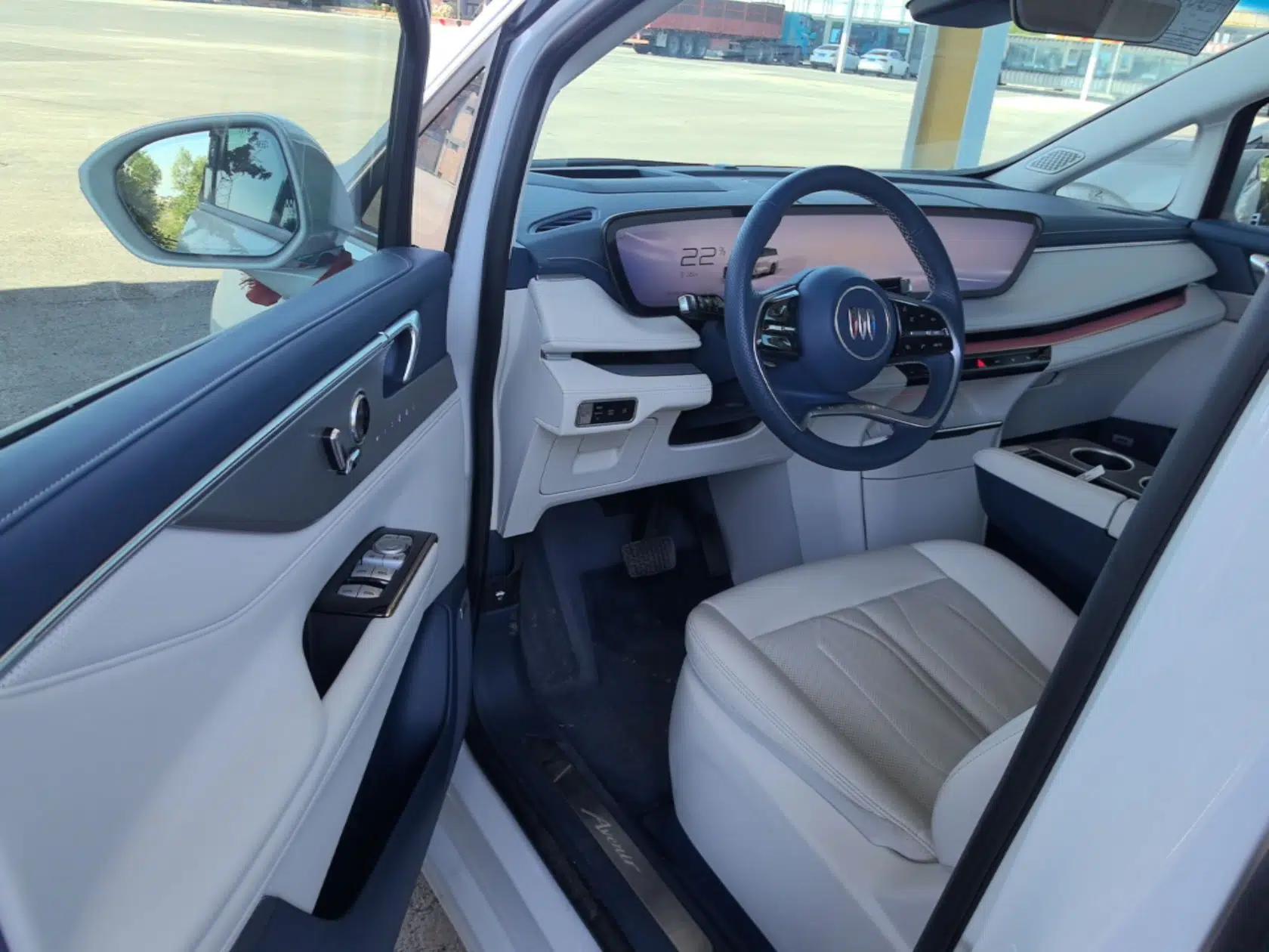 Buick GL8 New Energy 2024 Lu Zun Luxury Edition 7-Seater — миниатюра 18