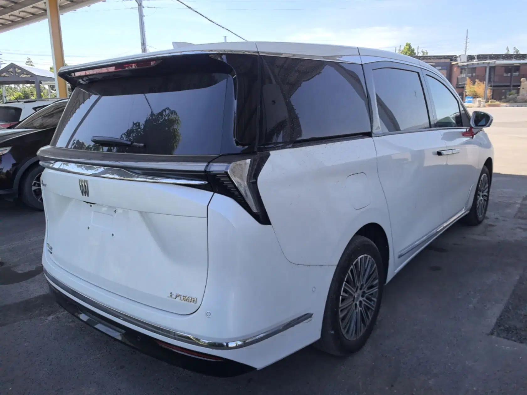 Buick GL8 New Energy 2024 Lu Zun Luxury Edition 7-Seater — миниатюра 6
