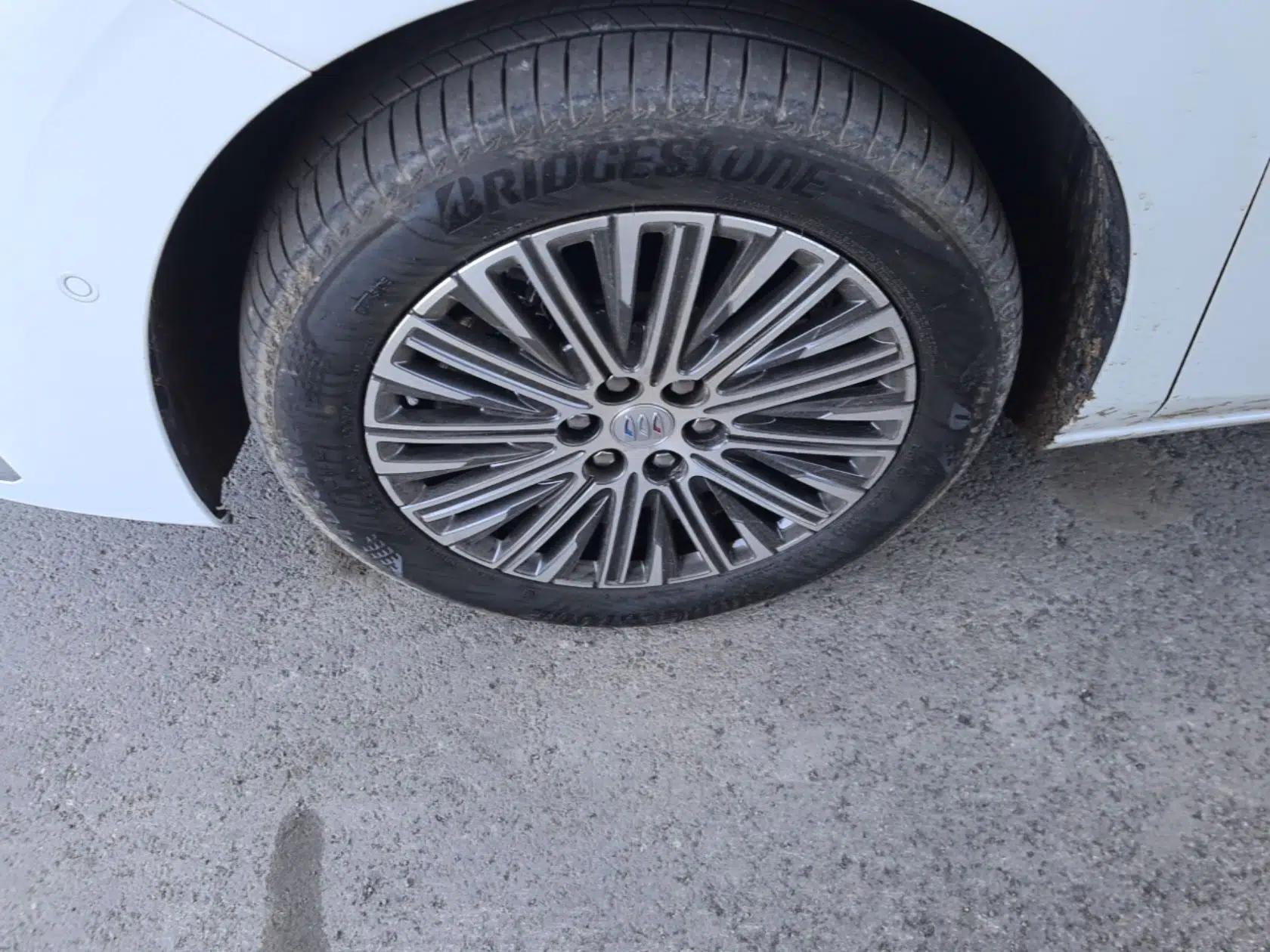 Buick GL8 New Energy 2024 Lu Zun Luxury Edition 7-Seater — миниатюра 10