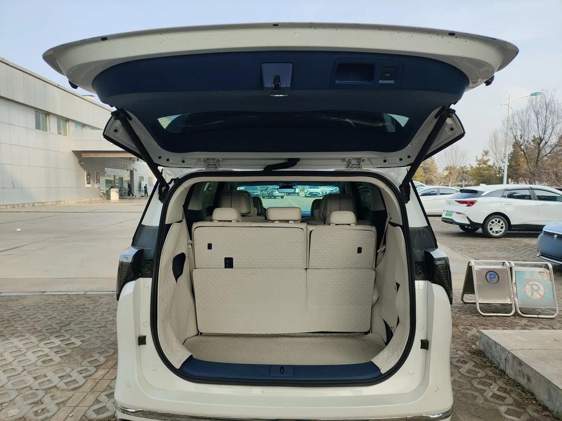 Buick GL8 New Energy 2024 Lu Zun Luxury Edition 7-Seater — миниатюра 22