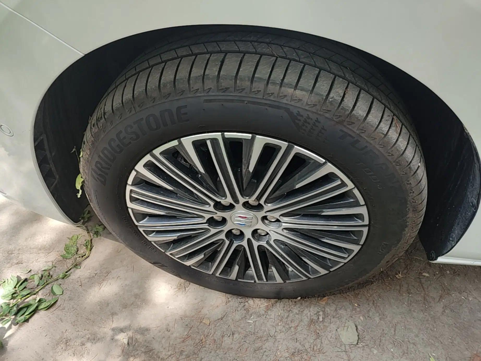 Buick GL8 New Energy 2024 Lu Zun Luxury Edition 7-Seater — миниатюра 10