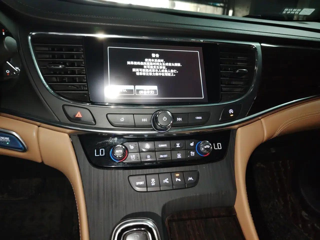 Buick LaCrosse 2018 28T Luxury Model — миниатюра 13