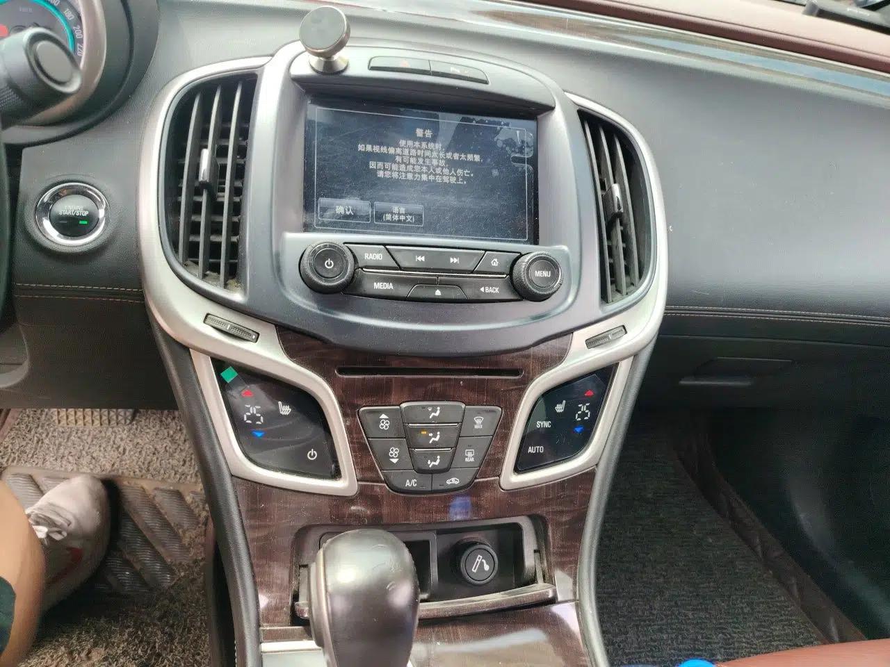 Buick LaCrosse 2013 2.4L SIDI Elite Comfort Version — миниатюра 13