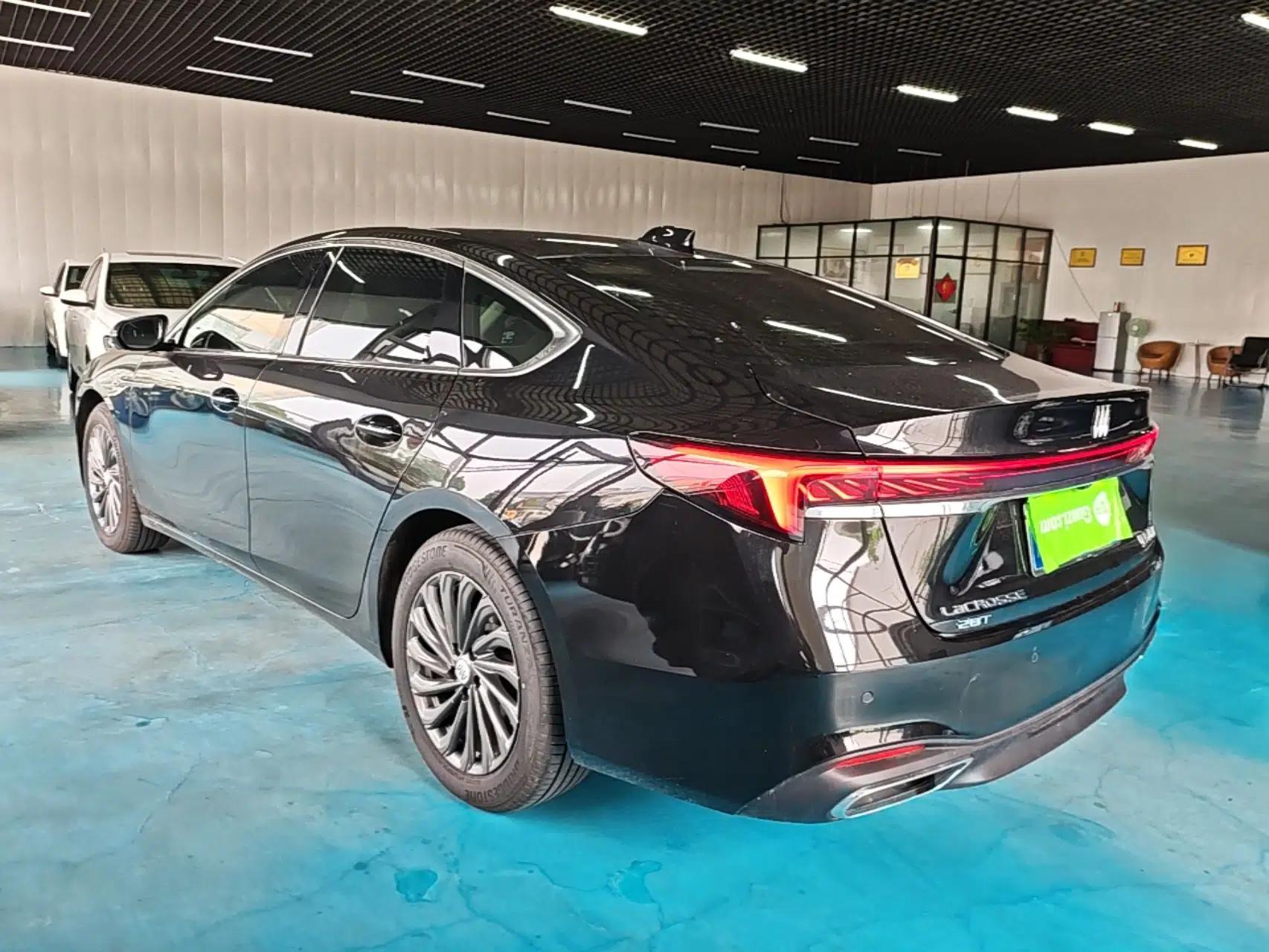 Buick LaCrosse 2025 28T Platinum Edition — миниатюра 4
