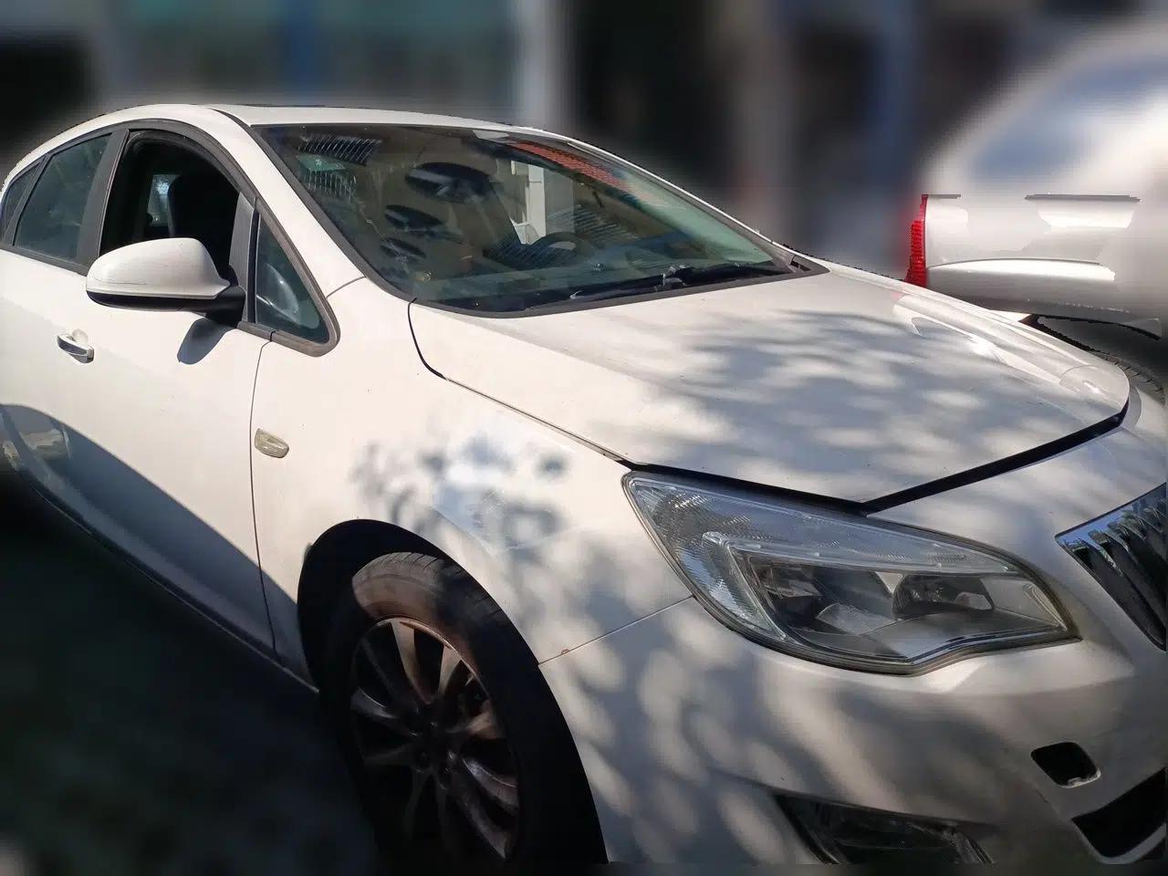 Buick GT 2014 XT 1.6L Automatic Fashion Edition — миниатюра 3