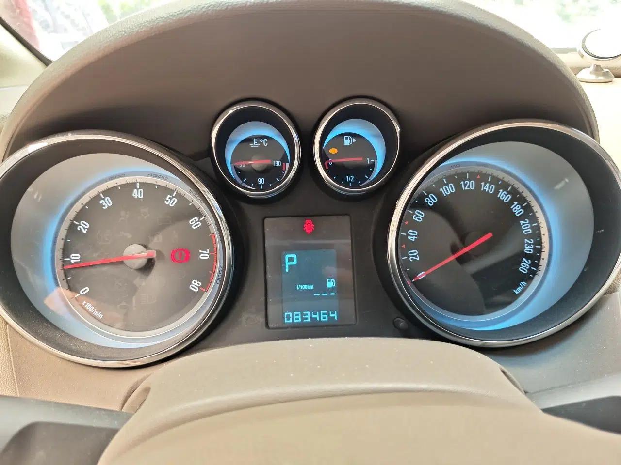 Buick GT 2013 GT 1.6L Automatic Fashion Edition — миниатюра 11