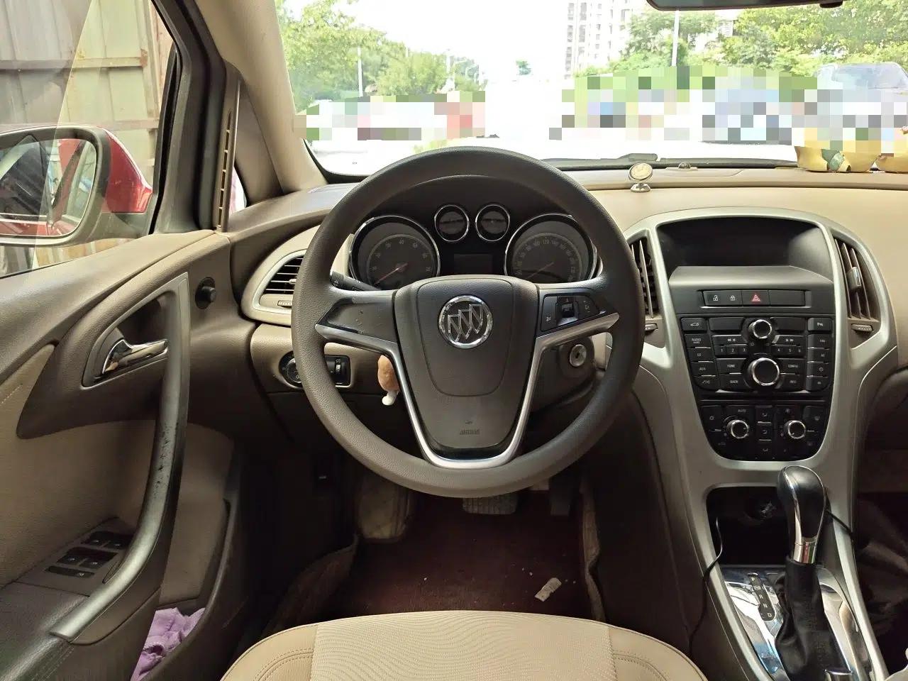 Buick GT 2013 GT 1.6L Automatic Fashion Edition — миниатюра 10