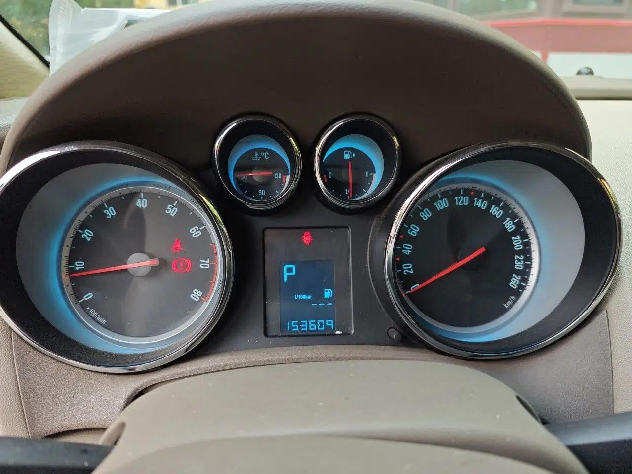Buick GT 2012 GT 1.6L Automatic Fashion Edition — миниатюра 11